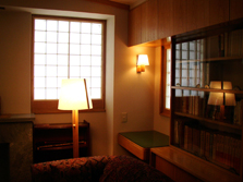 応接室の窓・照明器具