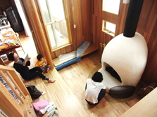 火の周りに集る