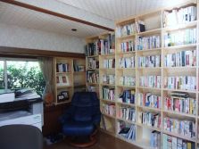 書斎に新設した壁面書架
