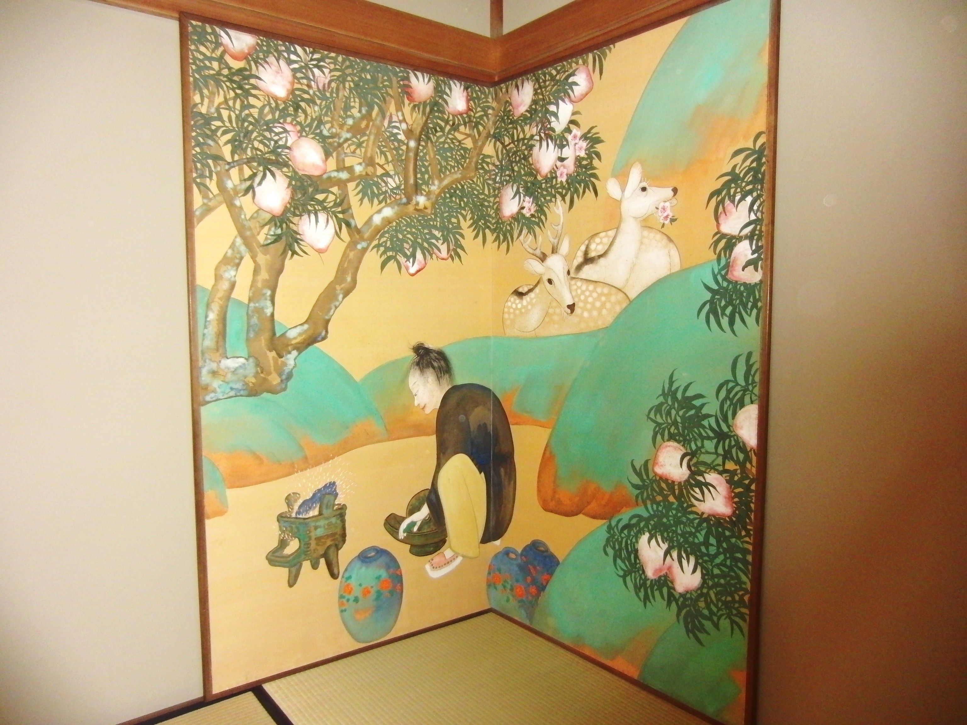 煉丹の右側部分が向い合って配置